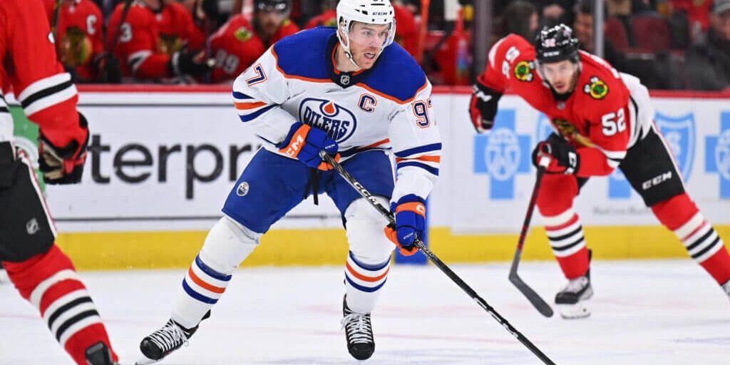 What Blackhawks can learn from Oilers about winning with a generational talent