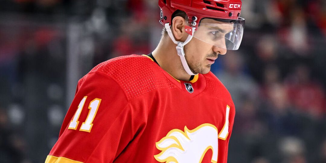 Flames sign Backlund to 2-year extension, name him captain